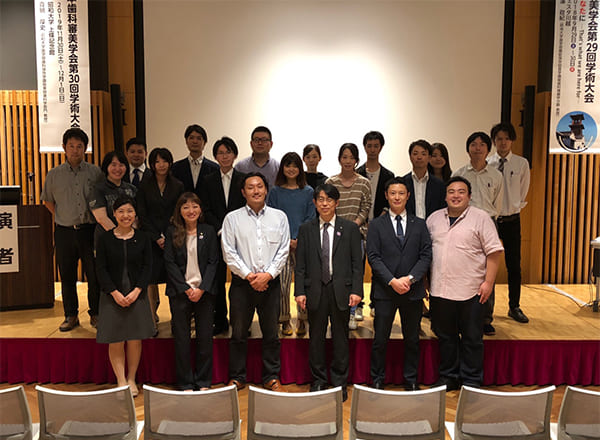 2018年大会準備委員長（日本歯科審美学会大会）右から２番目